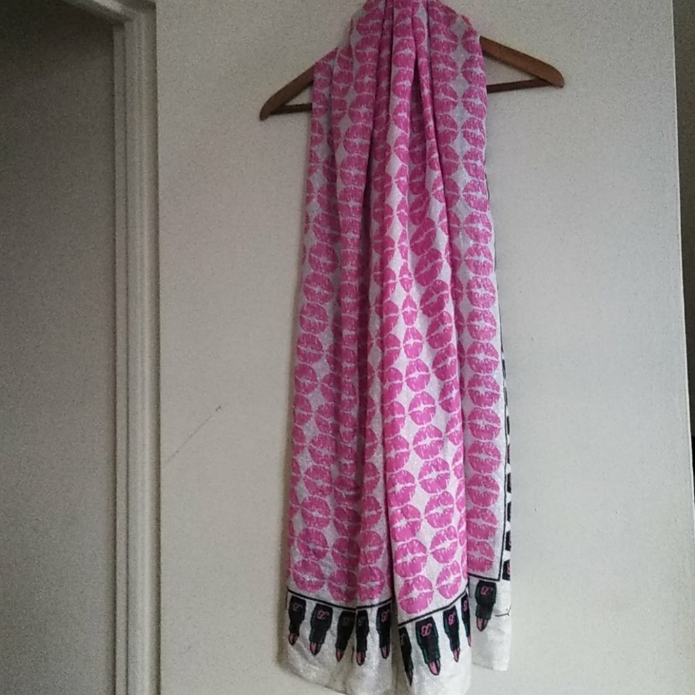Betsey Johnson Lips&Lipstick Silver Metallic Scarf - Picture 6 of 6